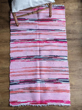 Load image into Gallery viewer, Handmade handwoven pink pattern rug