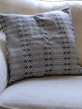 Load image into Gallery viewer, Leuel Black and Whtie Cushion Cover